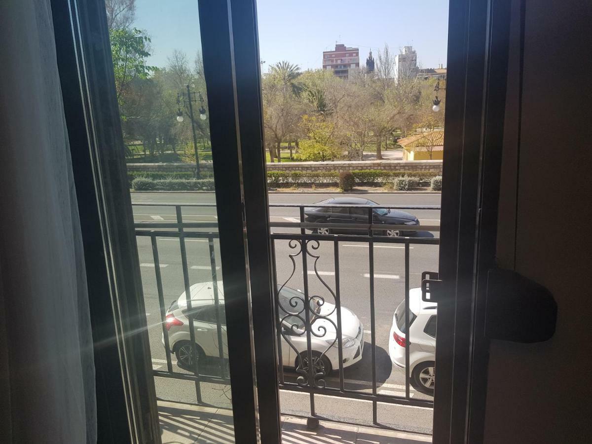 Domus Valencia Apartamentos Centro Frente A Torres De Serrano Eksteriør bilde